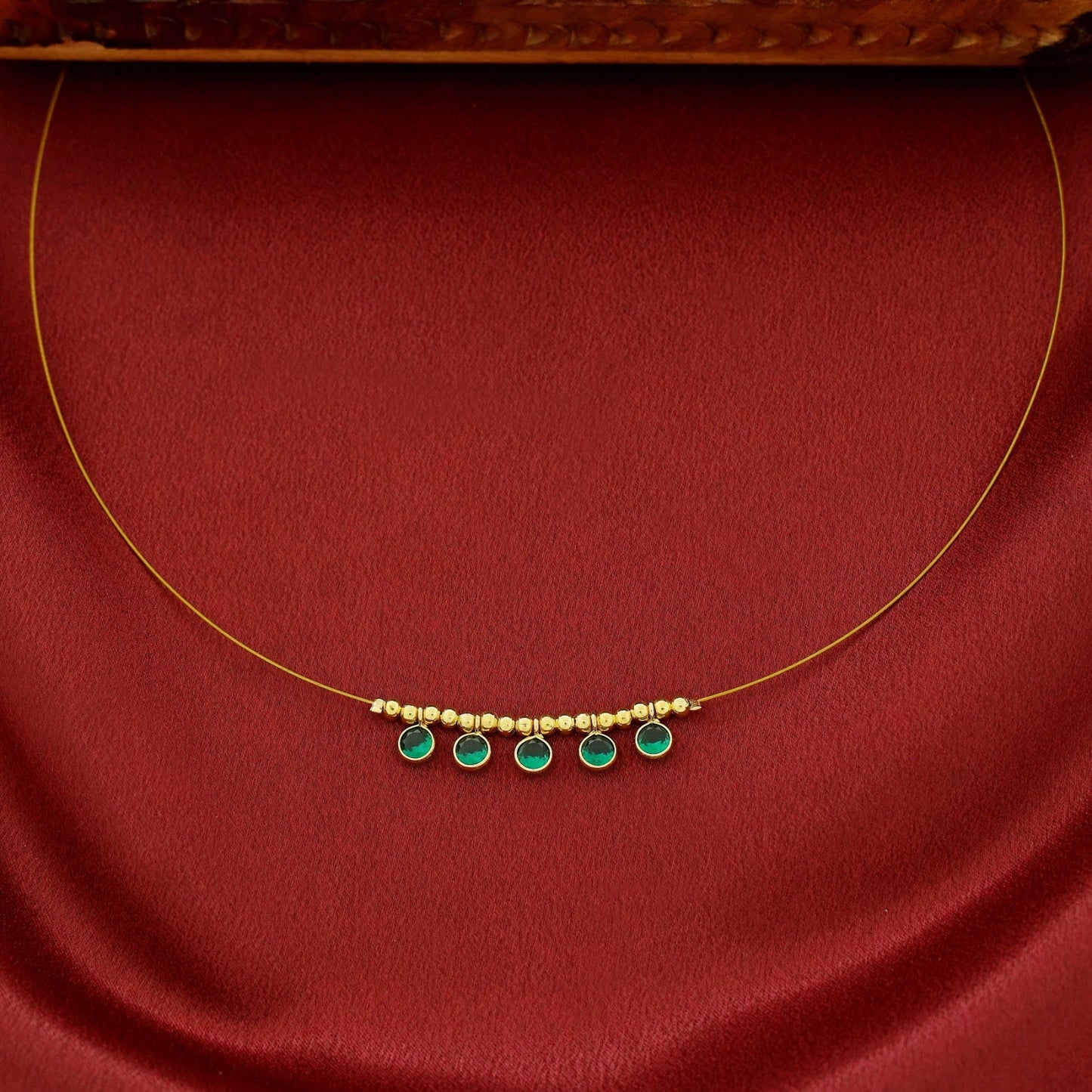 Mini Glossy Neckpiece